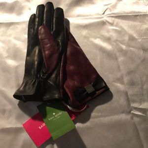 NWT:Colorblock, bow-accented leather gloves.  S.